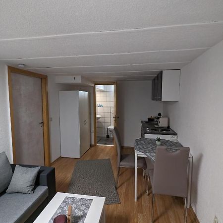 Direkt An Der S-Bahn Gelegenes Gemutliches Souterrain Apartment Mit Privatem Zugang 特罗斯多夫 外观 照片