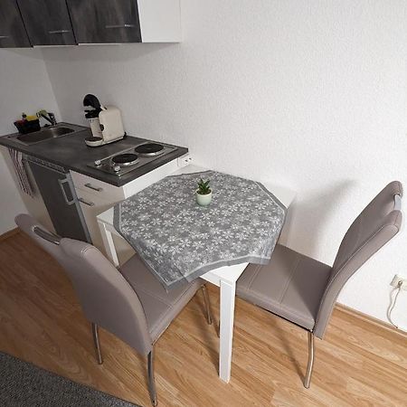 Direkt An Der S-Bahn Gelegenes Gemutliches Souterrain Apartment Mit Privatem Zugang 特罗斯多夫 外观 照片